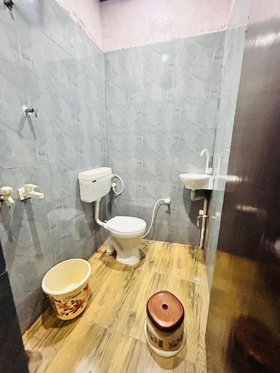 מטורה Agrawal Inn Guest House מראה חיצוני תמונה