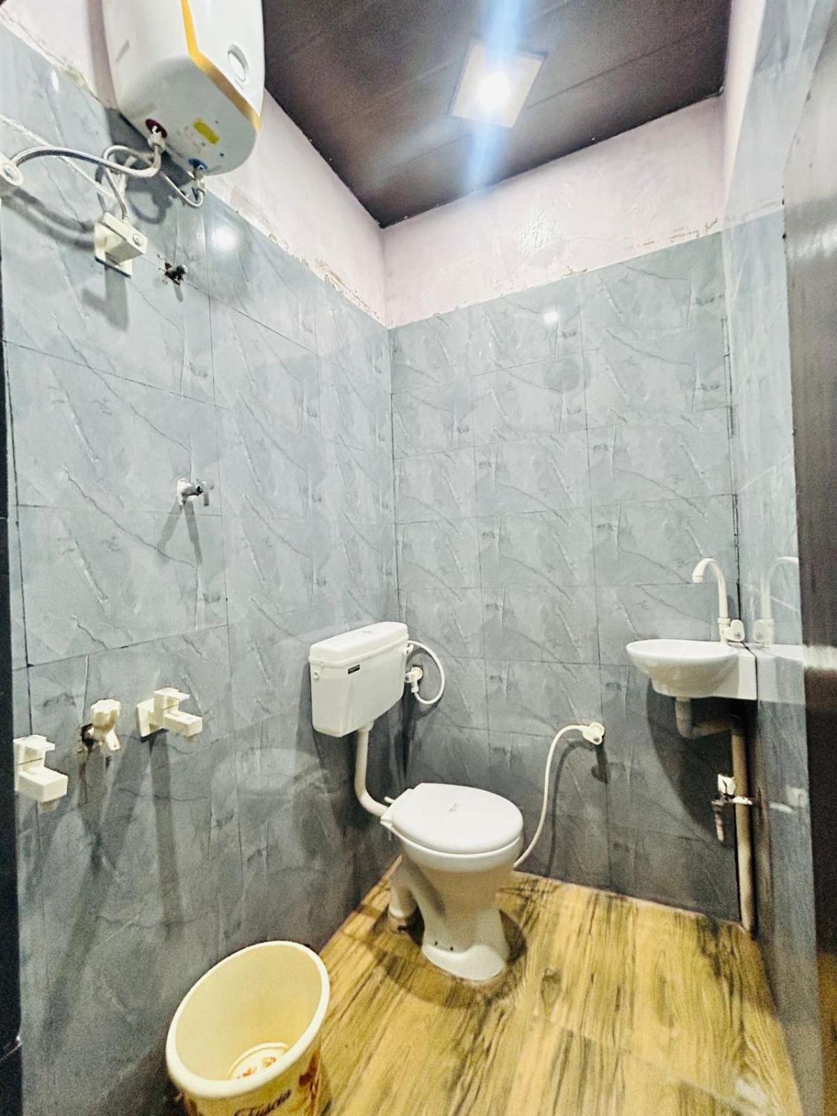 מטורה Agrawal Inn Guest House מראה חיצוני תמונה