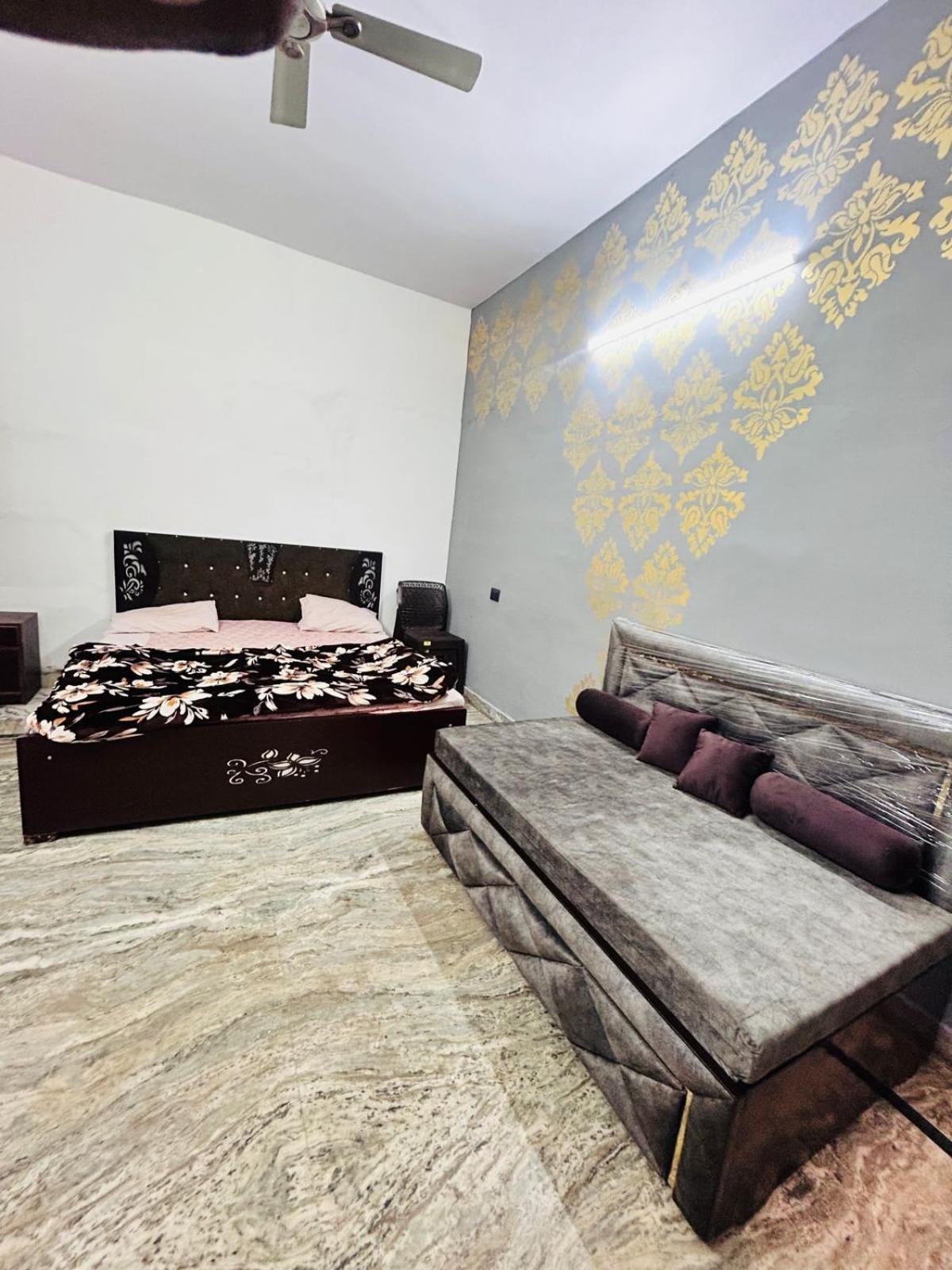 מטורה Agrawal Inn Guest House מראה חיצוני תמונה