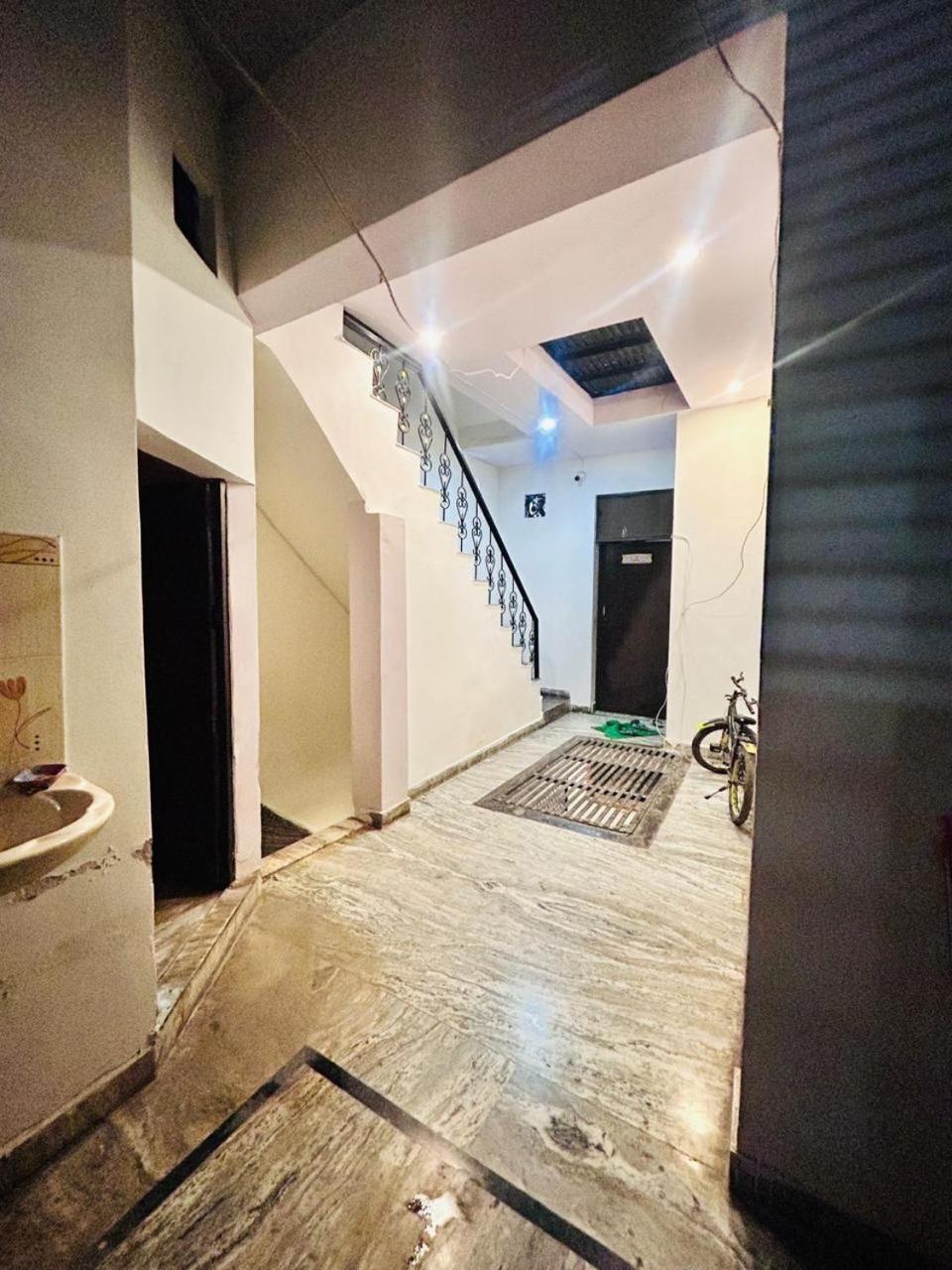 מטורה Agrawal Inn Guest House מראה חיצוני תמונה