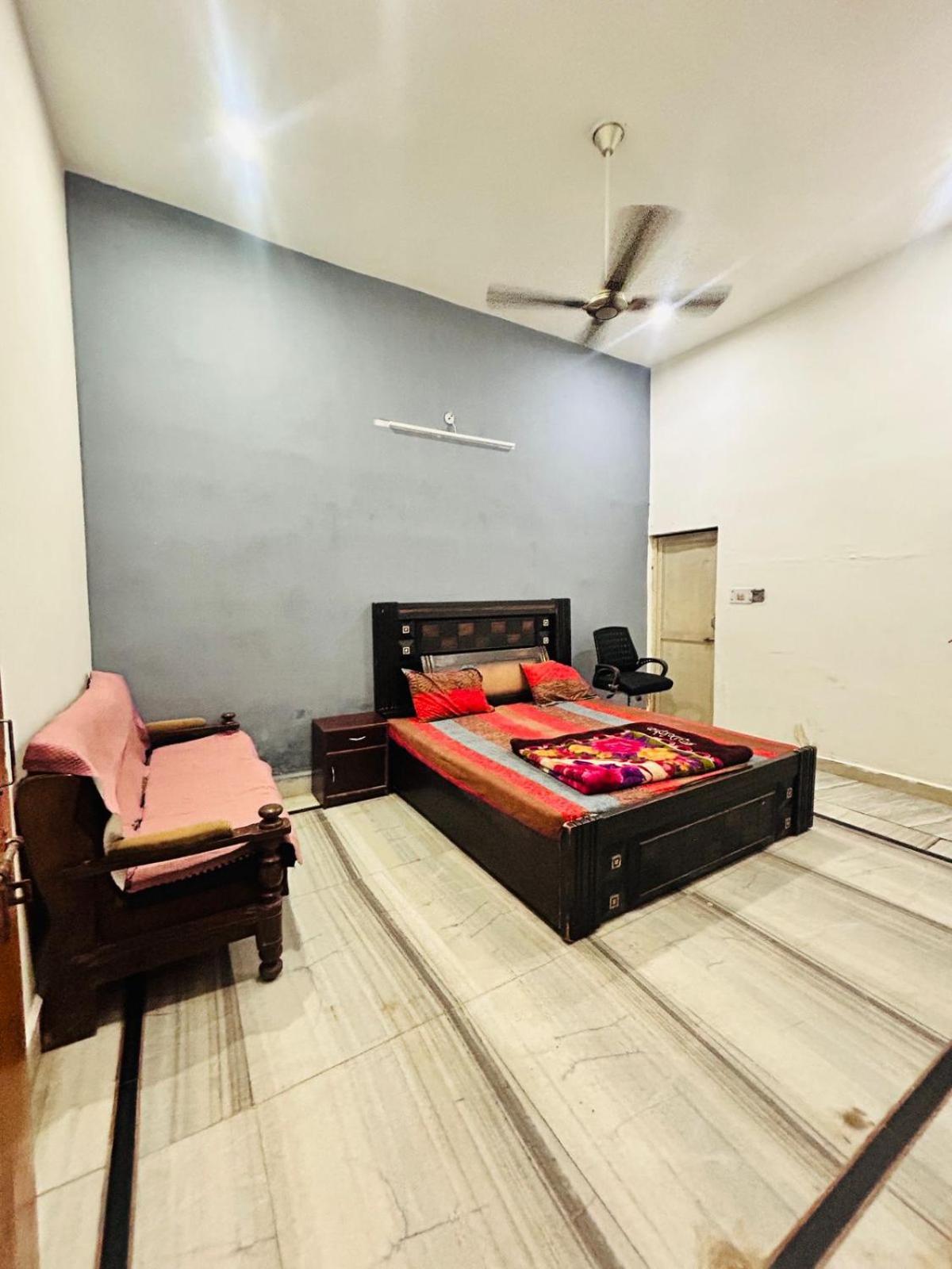 מטורה Agrawal Inn Guest House מראה חיצוני תמונה