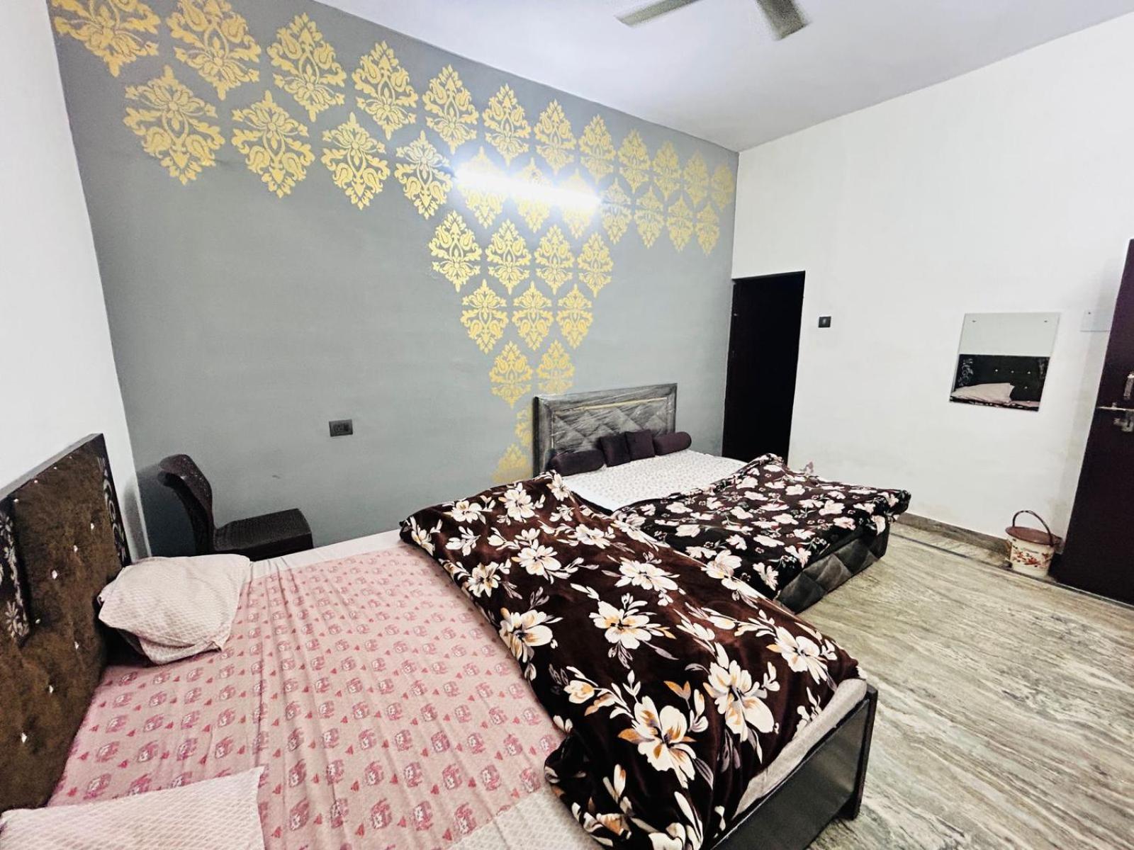 מטורה Agrawal Inn Guest House מראה חיצוני תמונה
