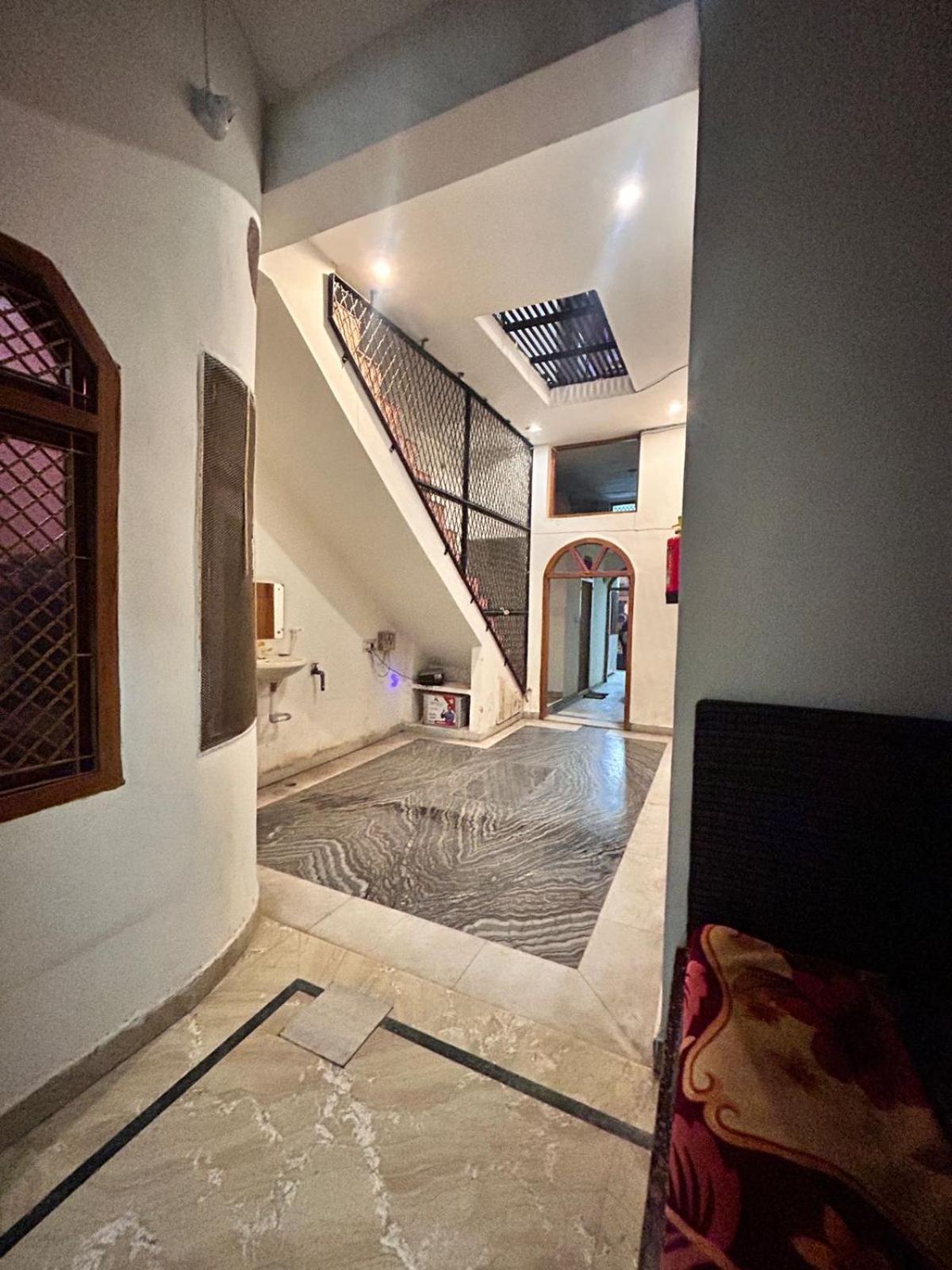 מטורה Agrawal Inn Guest House מראה חיצוני תמונה