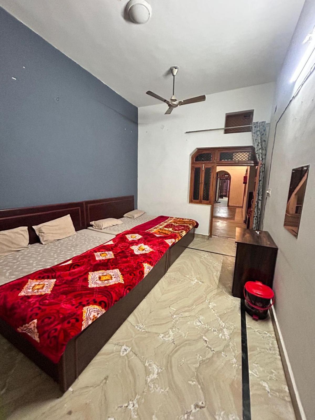 מטורה Agrawal Inn Guest House מראה חיצוני תמונה