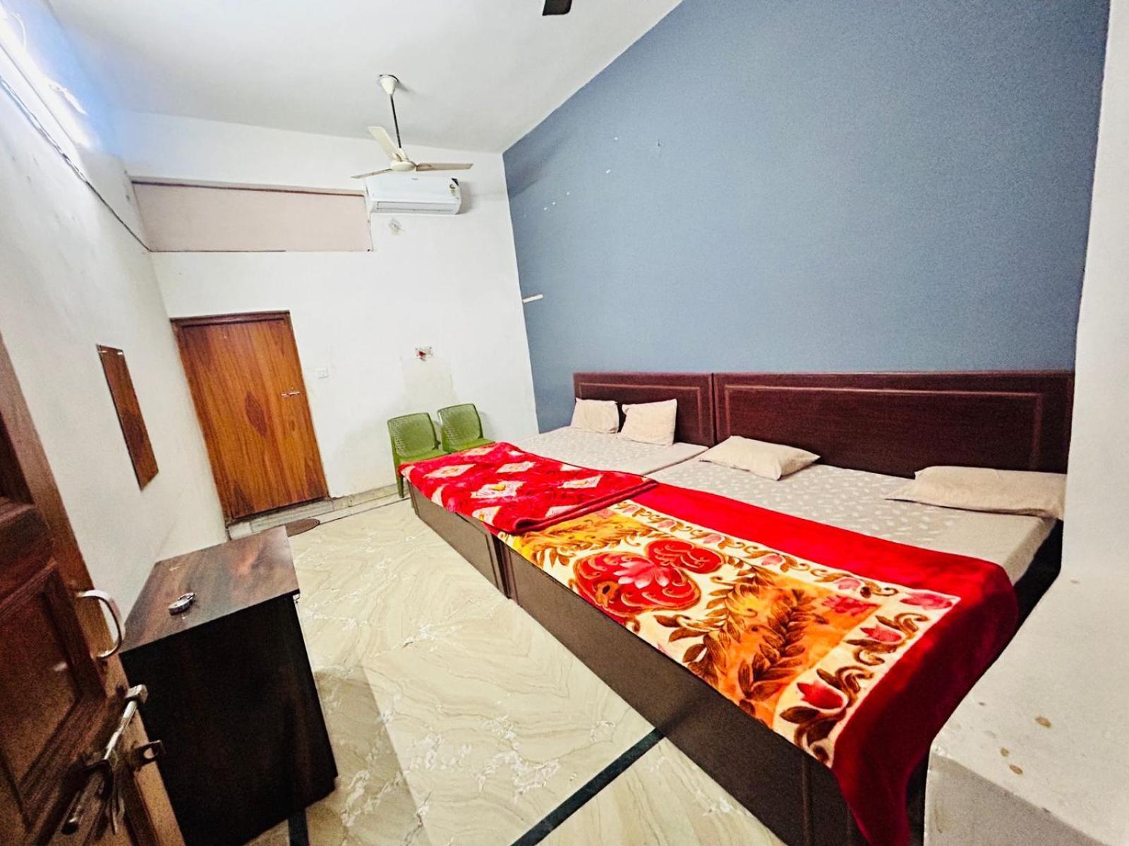 מטורה Agrawal Inn Guest House מראה חיצוני תמונה
