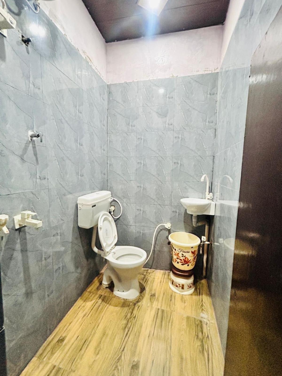 מטורה Agrawal Inn Guest House מראה חיצוני תמונה