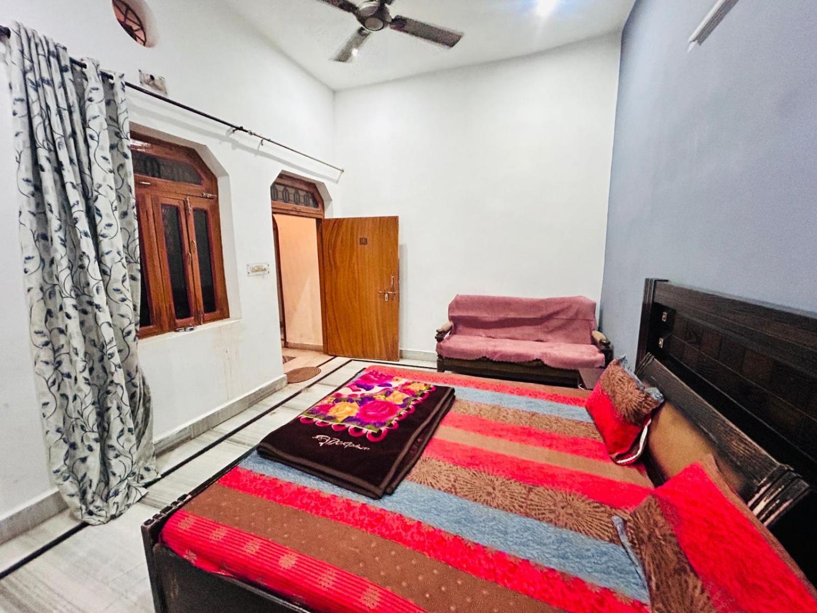 מטורה Agrawal Inn Guest House מראה חיצוני תמונה